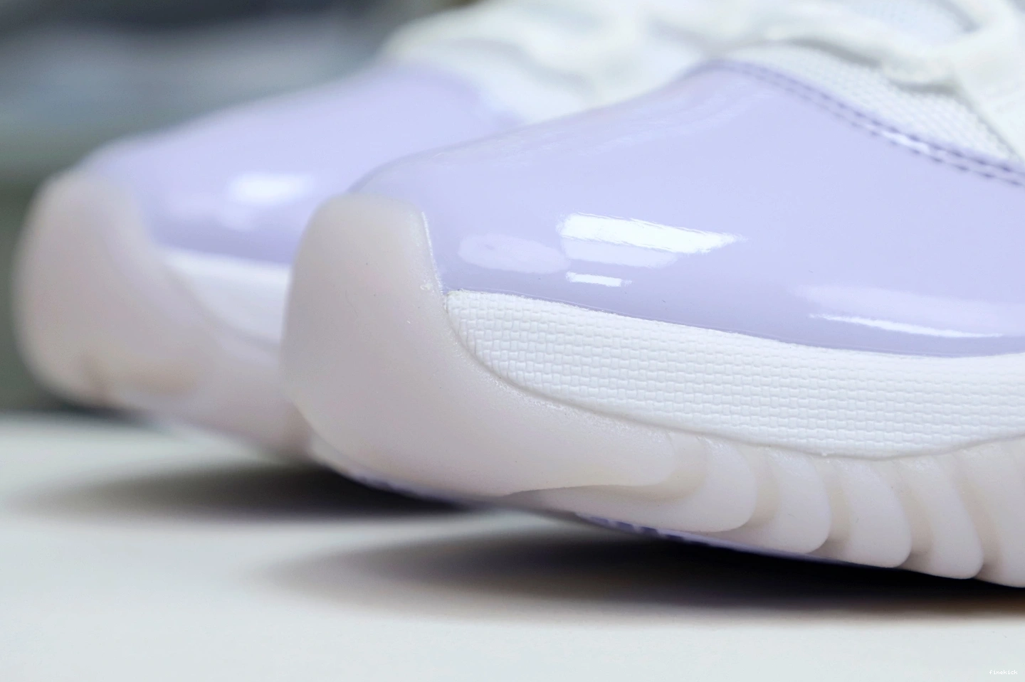 PURE 11 JORDAN VIOLET AIR LOW 0210